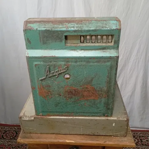 Antiga registradora para restauro 