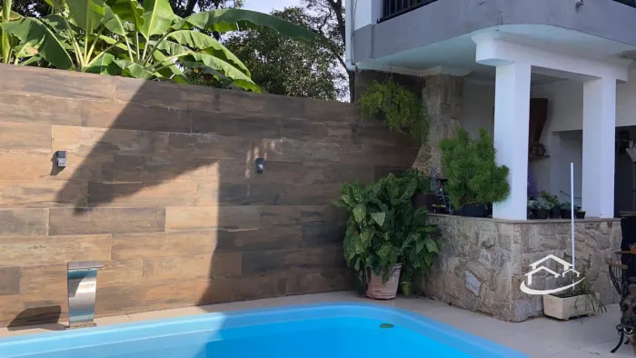 Linda casa à venda na Bairro da Cruz em Lorena-SP.