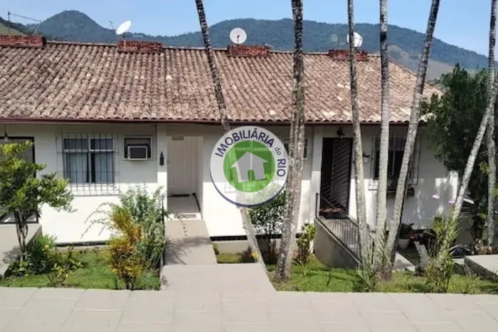 Triplex Exclusivo em Angra dos Reis: Vista Mar e Serra