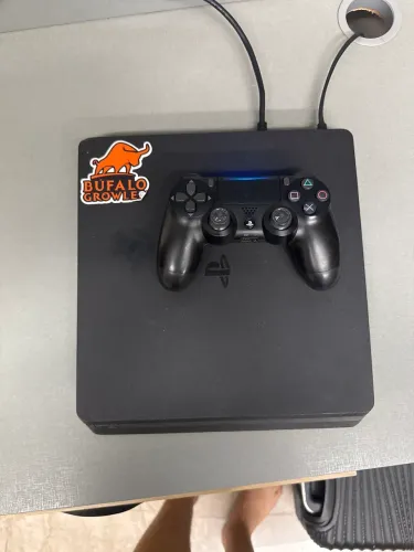 VENDO PS4 1TB + 2 CONTROLES + GTA V DISCO