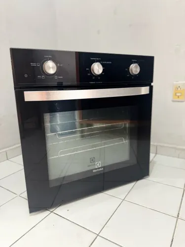 Forno Elétrico de Embutir Electrolux Preto e Inox - Seminovo