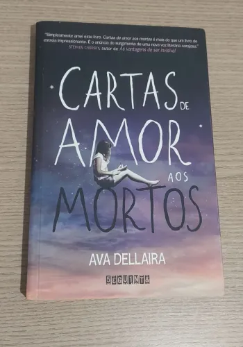 Livro carta de amor aos mortos
