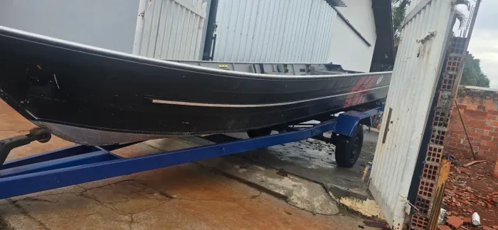 Barco com carreta