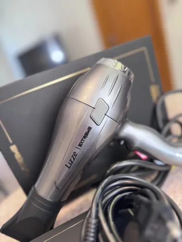 Secador profissional lizze Extreme novo, motivo da venda ele é 220V