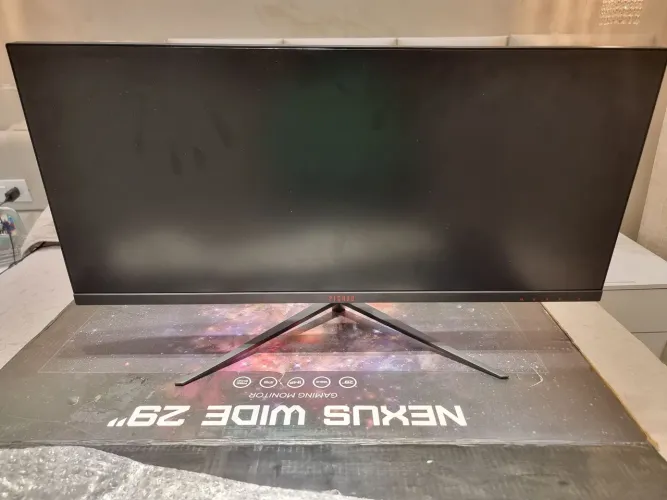 Monitor Pichau 29 Ultrawide Nexus 29 com defeito.