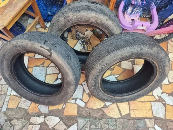 Vendem-se 3 pneus por R$ 600,00