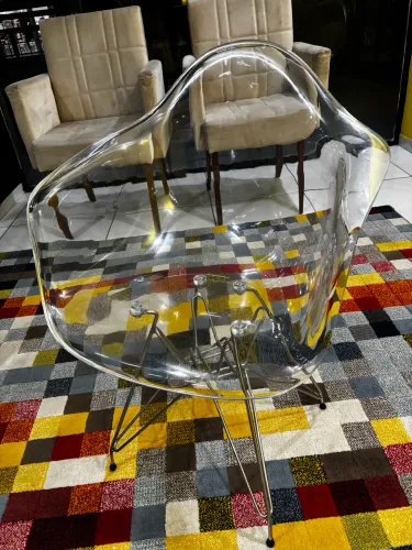 Poltrona decorativa em acrílico
