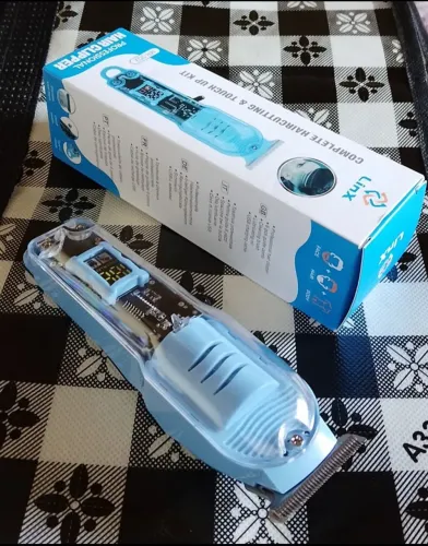 Máquina de cortar cabelo digital recarregável 
