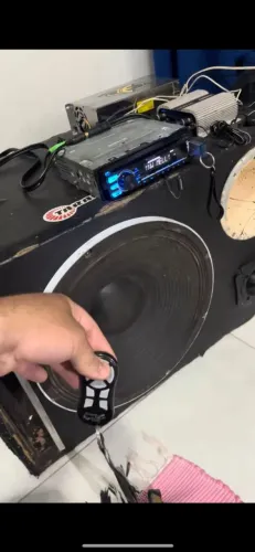 Vendo caixa trio completa Alto falante de 1000 aceito cartão 