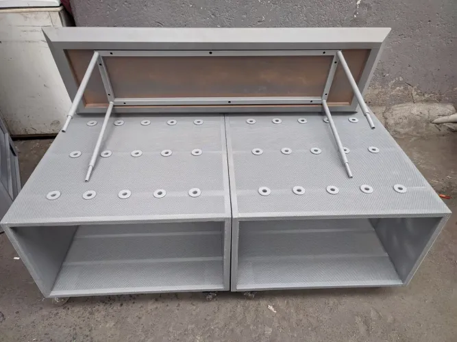 Móvel de Loja, Cubo de Ferro decorativo com mesa encaixavel. 