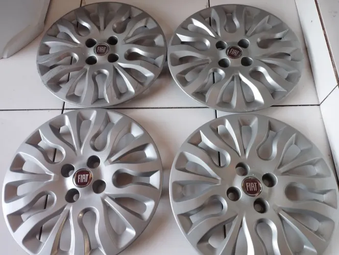 Jogo de calotas aro 15 originais Fiat Punto essence 2013