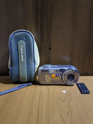 Câmera Sony Cyber-shot DSC-P92 Prata Y2K (100% Funcional + Acessórios Originais)