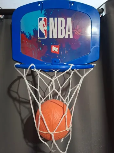 Cesta de Basquete com Bola