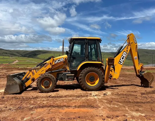 Retroescavadeira JCB 3CX 22/22 - Em até 120x