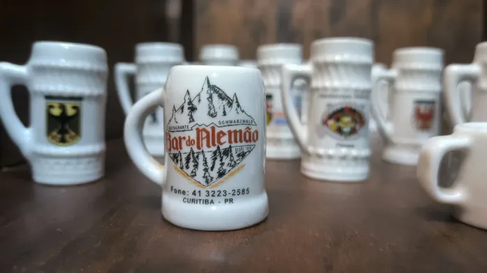 Lote Coleção Mini Canecas De Chopp Antigas Porcelana - 35 Peças