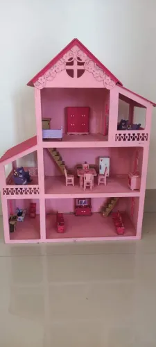 Casinha de Boneca de Madeira