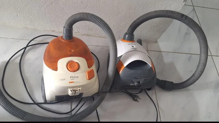 2 Aspiradores de Pó (Funcionando perfeitamente)