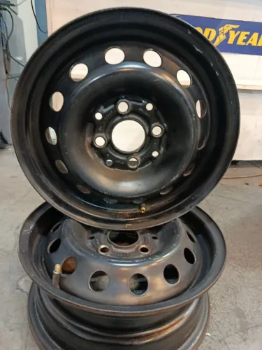 Vendo roda 13 vw bolinha gol 