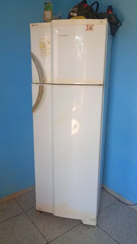 Vende-se geladeira
