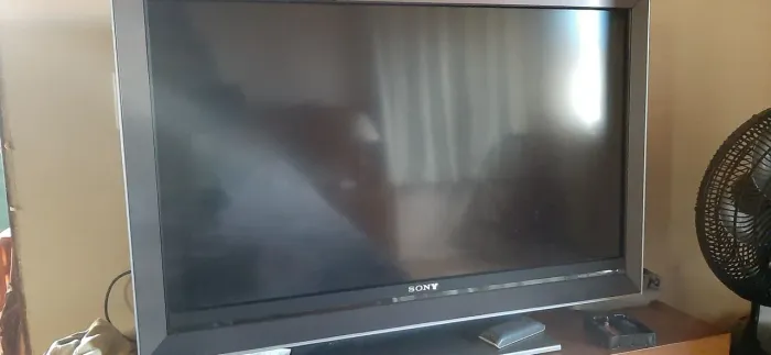 TV Sony 46 com fonte queimado(trocar e.volta funcionar)modelo KDL-46EX605