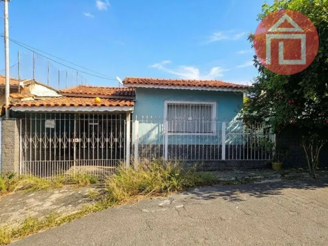 Casa com 3 dormitórios para alugar, 120 m² por R$ 3.200,00/mês - Vila Aparecida - Bragança