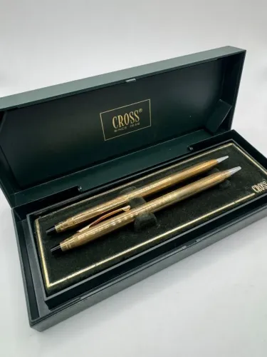 Título: Conjunto Cross Caneta Esferográfica e Lapiseira Douradas com Estojo Original