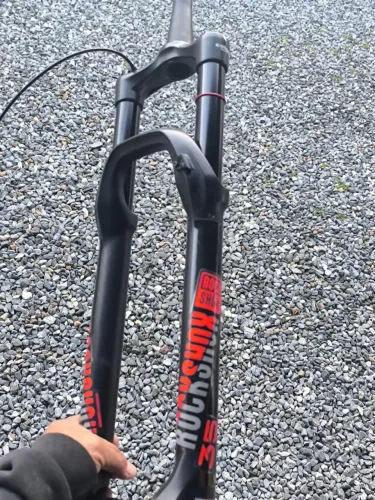 Suspensão ar Rock Shox Gold RL boost eixo 15mmtrava no guidão