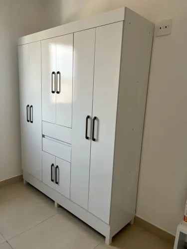Guarda roupa 8 portas 
