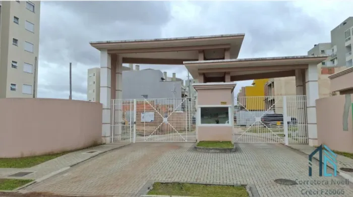 Casa de alvenaria, nova, em condomínio, Semi Mobiliada no Bacacheri em Curitiba PR