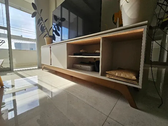 Rack para TV Linea Brasil Istambul 2 m - igual a novo