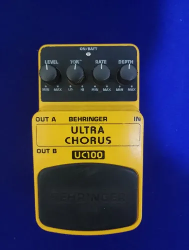 Behringer ultra chorus UC100