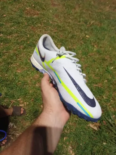 Chuteira society Nike phantom gt