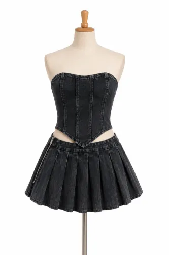 Conjunto jeans preto estonado com corset estruturado + saia plissada