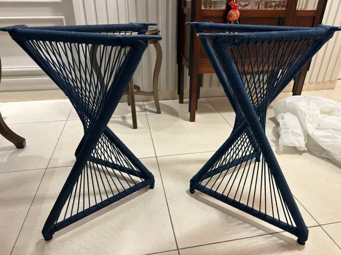 Pé de mesa em corda nautica.
