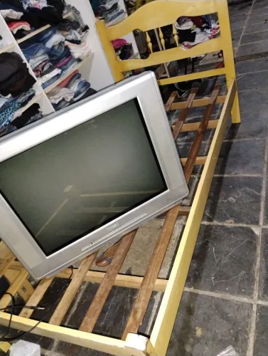 Televisão de tubo com conversor