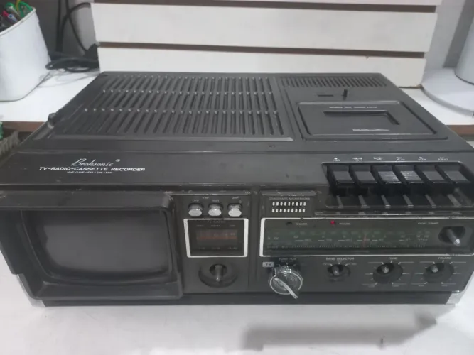  ANTIGO RADIO TV CASSETE BROKSONIC  no estado  para colecionadores 