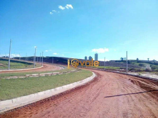 Terreno à venda, 3300 m² aceita Parcelamento,ótimo para posto de gasolina- São José dos Ca