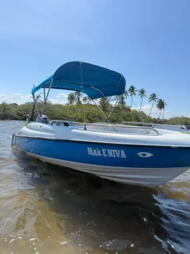 Lancha - Motor de 60 HP, 19 PÉS, Savatagem completa, Bomba de porão automática. 