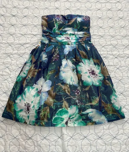 Vestido tomara que caia de festa florido