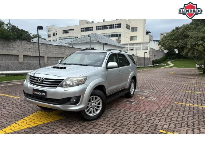 Toyota Hilux SW4 SRV D4-d 4X4 3.0 TDI Dies. AUT 2014