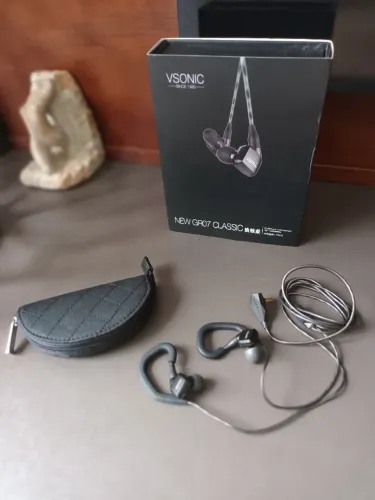 Fone de ouvido IEM VSonic New GR07 Classic com cabo removível