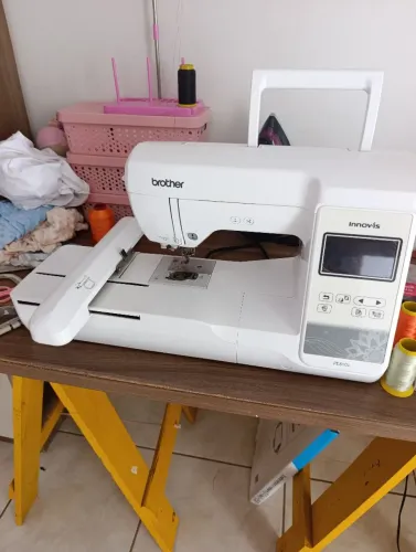 Bordadeira Brother PE810