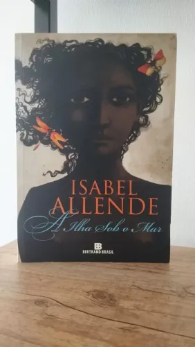 Livro "A Ilha Sob o Mar" Isabel Allende