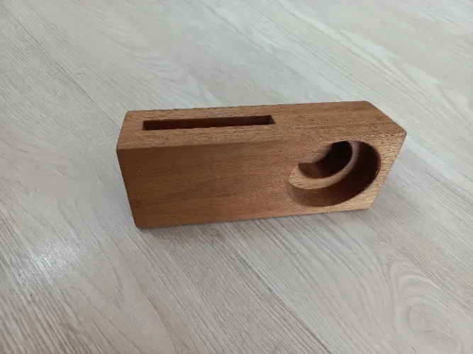 Amplificador de som em madeira. Marca Etna.
