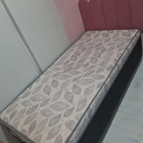 Cama de Solteiro semi nova