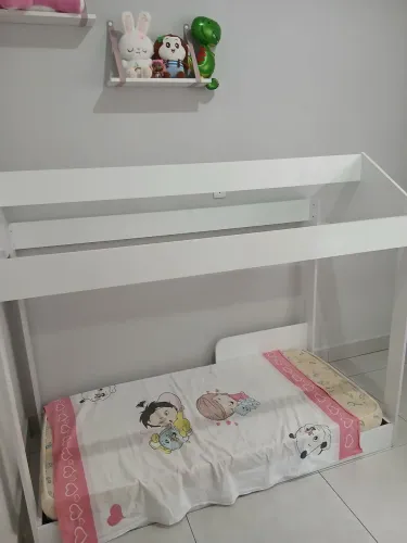 Vendo cama infantil montesseriana modelo casinha vai com o colchão. Valor 150,00 