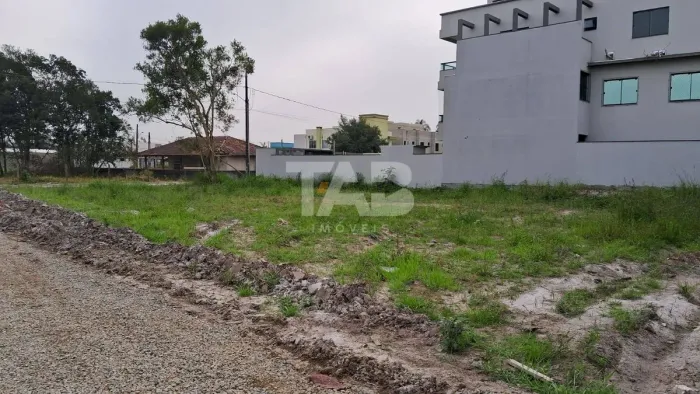 Terreno de Esquina à Venda em Bal. Piçarras