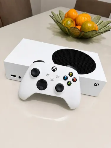Vendo Xbox series s 512 gb funcionando perfeitamente