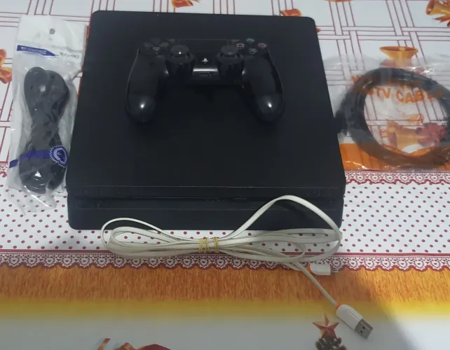 Ps4 slim 1 terá 1 controle 50 jogos com Fifa 26 e pes 26