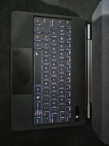 Capa com Teclado Magnético e Trackpad para Samsung Tab S10/S9/S8/S7 11" (Como Nova)